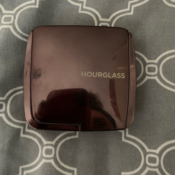 Hourglass Other - Auth. Hourglass Full Size Dim Light Highlighter